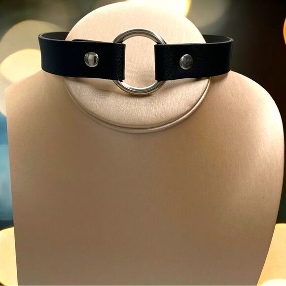 O-Ring l Soft PU Leather l Choker , Necklace l Adjustable l New - Picture 7 of 7